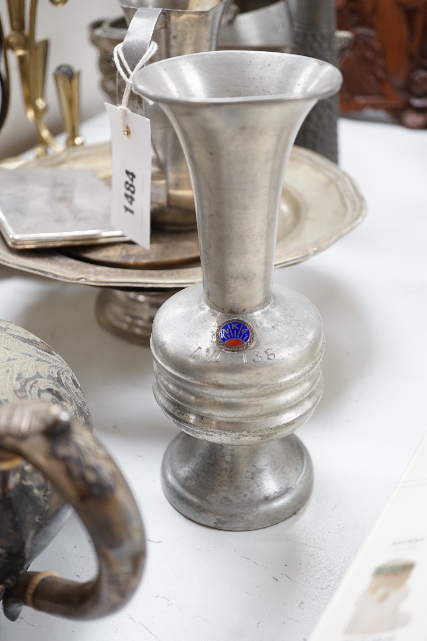 A quantity of various metal wares
